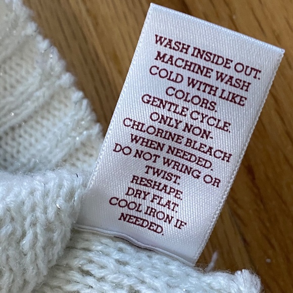 SO Ranglan White Textured V-Neck Lightweight Soft Sparkling Knit Sweater Size M - Picture 6 of 10